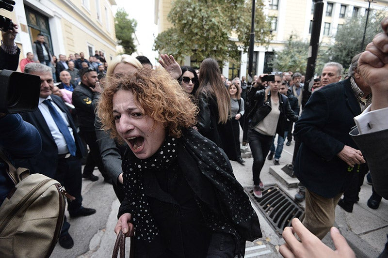 Ζωντανά η συνέντευξη τύπου της μητέρας της Δώρας Ζέμπερη – «Ο δολοφόνος είχε παρακολουθήσει το παιδί μου»